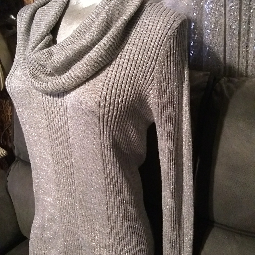 Sweater - Picture 2 of 5
